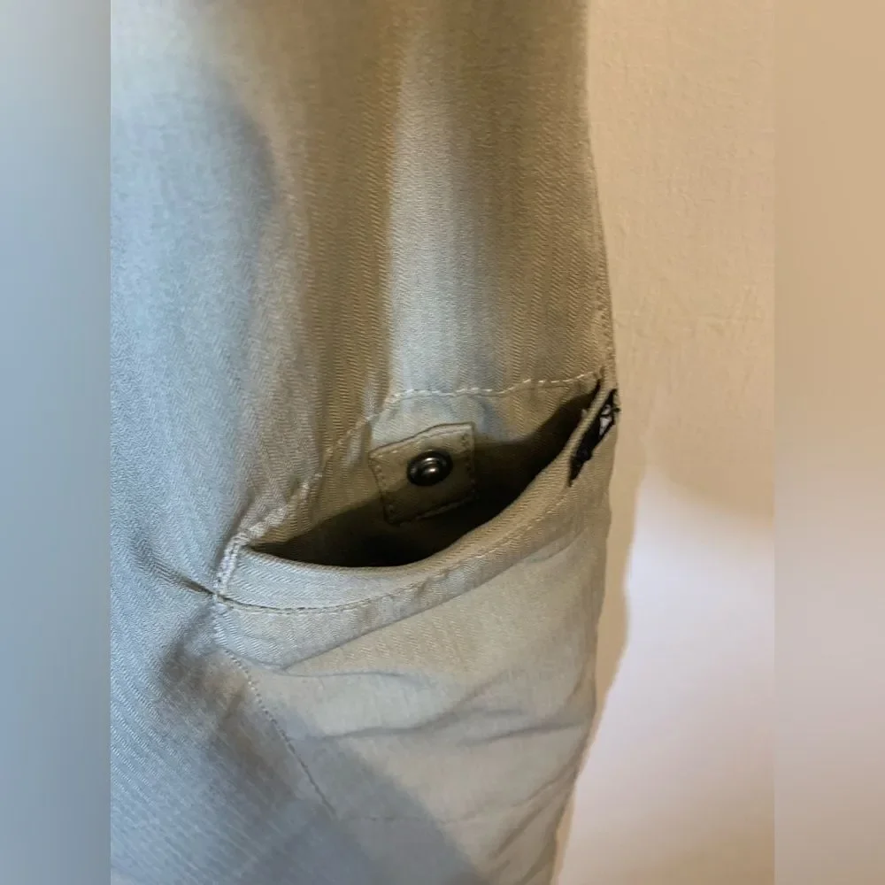 The North Face Khaki Shorts Size 36‎